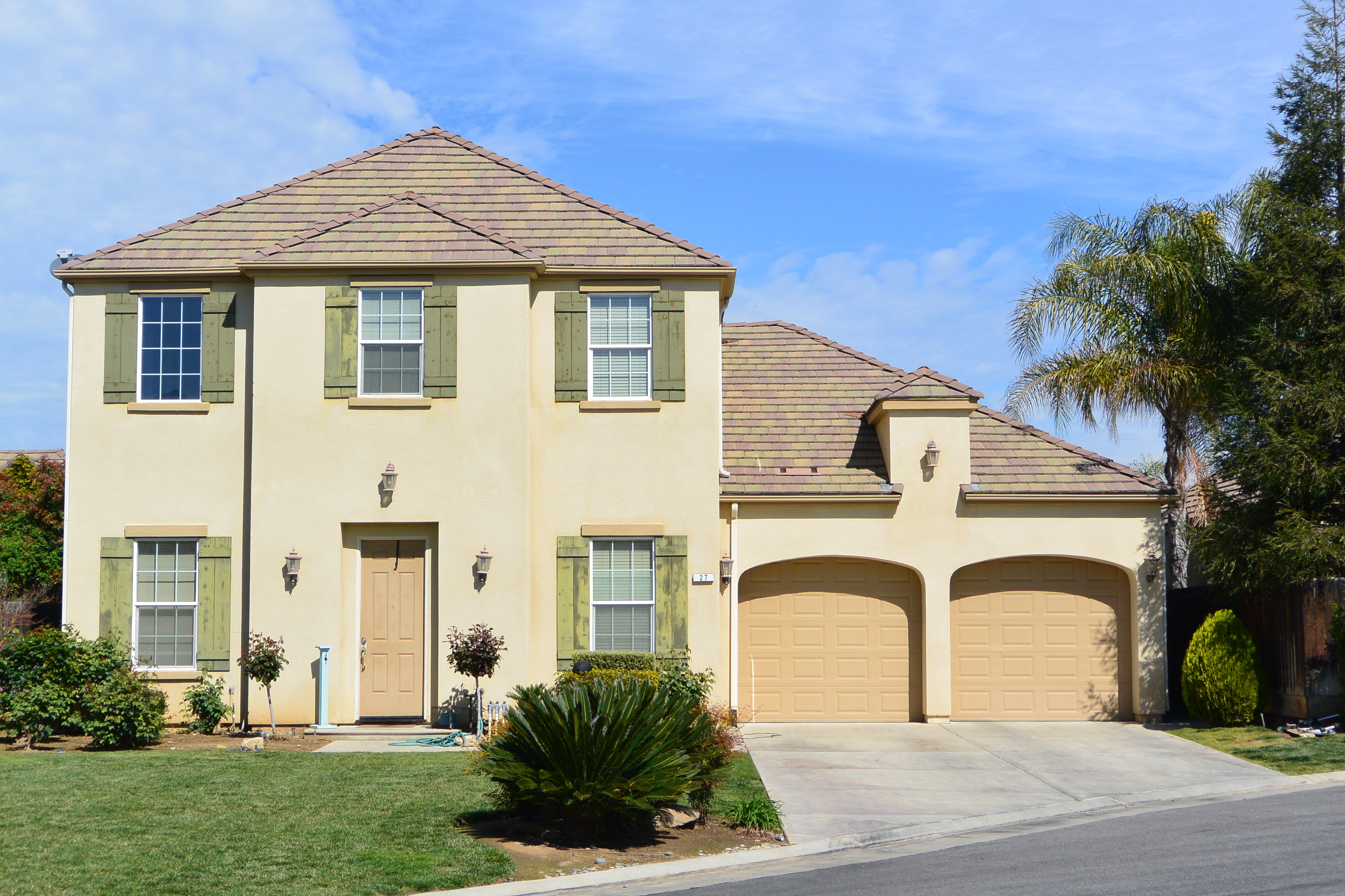 Gated Community Homes Leo Wilson's Kings Crossing Clovis Ca. 93619  If you are searching for a gated community in Clovis CA. 93619 then you probably have stumbled upon the Leo Wilson Kings Crossing homes.  Other than Monte Verdi Estates and Quail Lakes, this may be the nicest gated community in all of Clovis.  The HOA fee is reasonable as it only covers the security gates and some green belts/landscaping in the common areas.  There are two separate Kings Crossing communities.  One of them is on the west side of Minnewawa and the other is on the east side of Clovis.  Both are between Teague and Sheperd Ave from the north and south.   In the past six months there have been seven sales in these two neighborhoods.  Those sales have ranged from $337,000-$410,000.  These sales ranged from 2,031 - 2,721 sq. ft.  On average these sales went for nearly $162 per sq. ft.  Two homes are currently pending in escrow and there are four homes listed as active sales.  Interestingly enough these four homes that are actively for sale are all the 2,721 sq. ft. floor plan.  These homes are listed between $395,000 - $449,500.   The locations of these communities are ideally situated near Woods Elementary and the Buchanan Educational Complex.  The community along Clovis Ave. is bordered by a Dry Creek and the Dry Creek running walking path.  This path starts at Sunnyside and Shepherd Avenues and continues for 2.5 miles until it reaches the Clovis Old Town Trail which goes another 5.8 miles.  As a result, this community is ideally located for those who like to stay active and be outdoors in this warmer central valley climate.  If there is one negative aspect about the community it is that the front yards are very small.  The homes almost sit on the curbs.  As you drive through the streets you may get a claustrophobic feeling.  The lot sizes average about 7,000 sq. ft. with many in the 6,000 range but others from 10,000-12,000.  To see what is available in and around these communities in active time you may click here.    Gated Community Homes Leo Wilson's Kings Crossing Clovis Ca. 93619