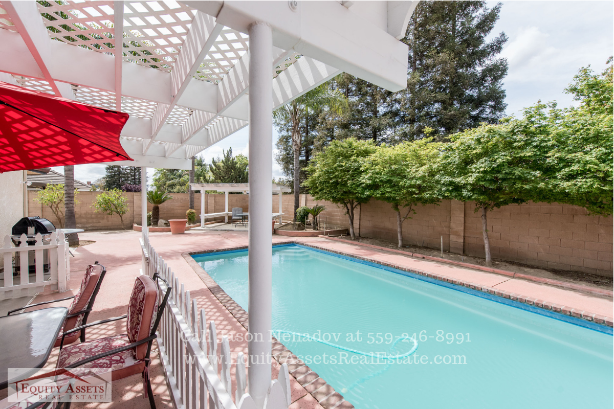 Kingsburg CA Pool Homes - You'll love the proximity of this Kingsburg pool home to the town's amenities.

